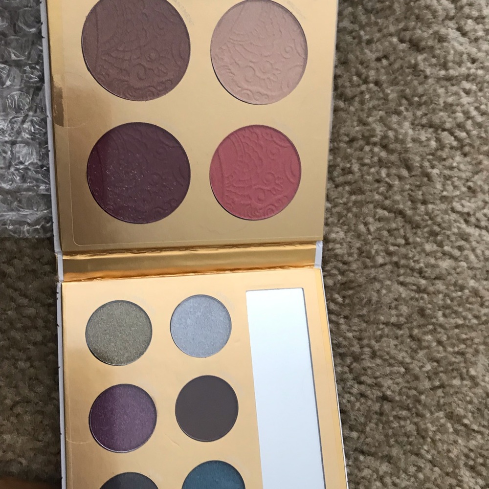 Makeup - Picture 3 of 3
